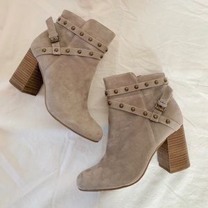 Women’s ankle booties